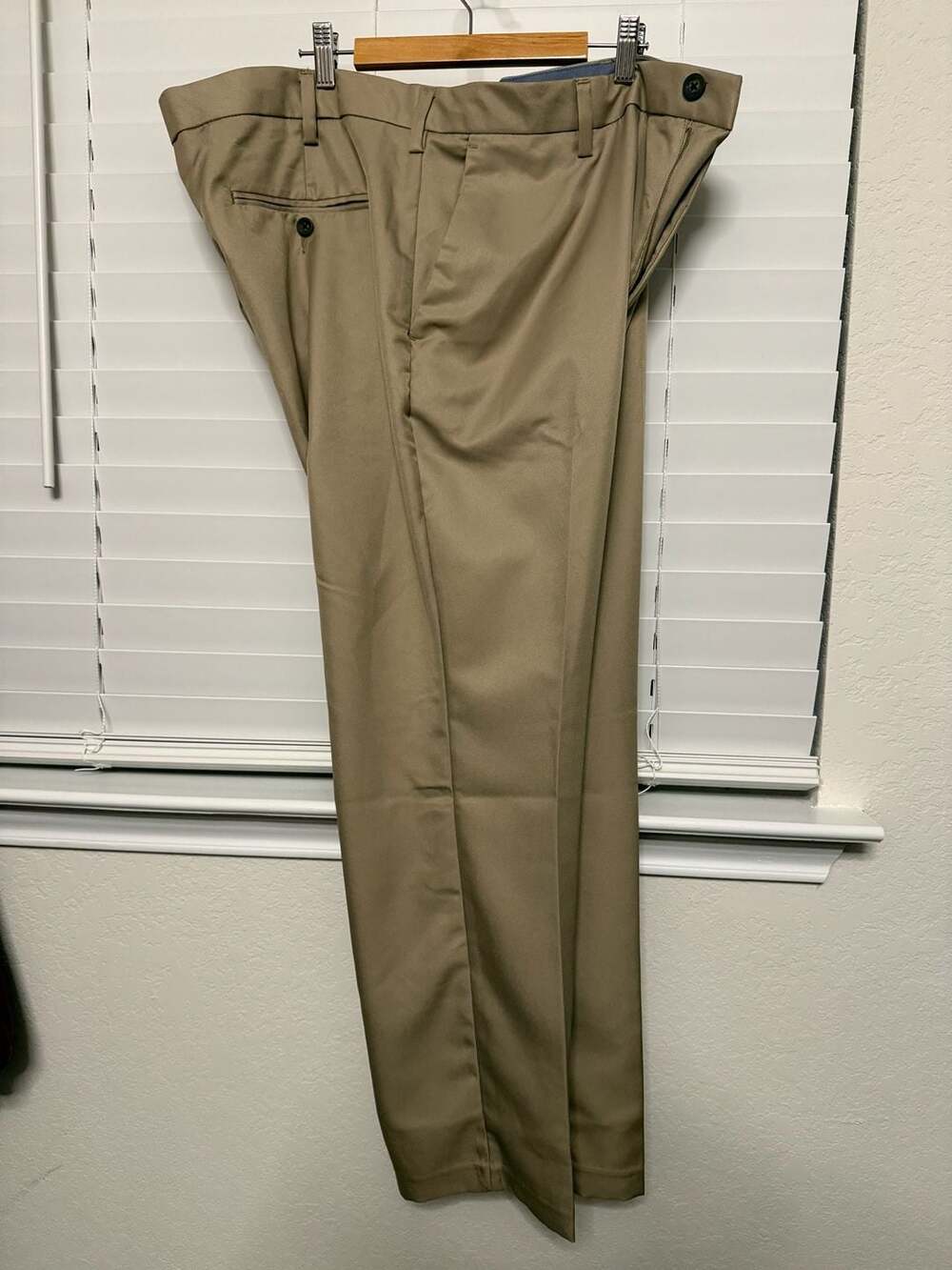 Amazon Essentials Slim Dress Pants Size 40W x 29L Tan Khaki